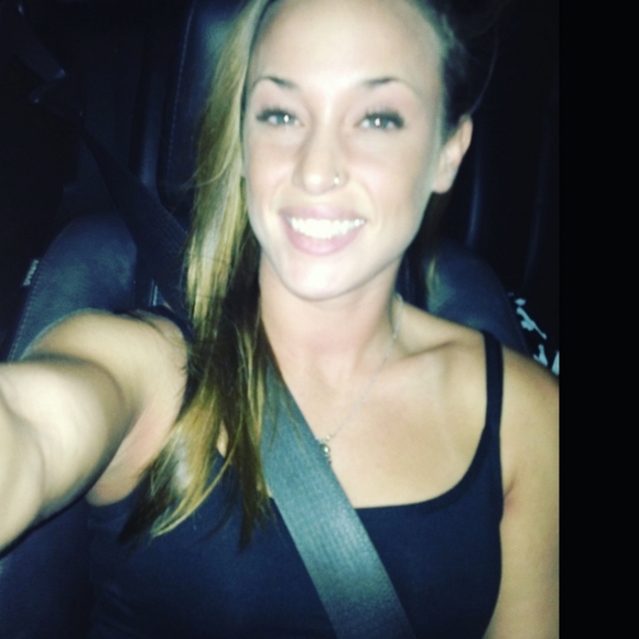 Meet your Posher, Lauren - Picture 1 of 1